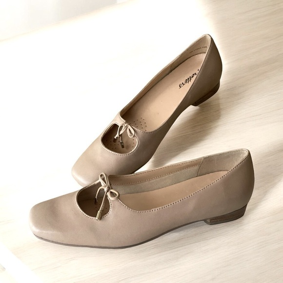 Trotters Shoes - TROTTERS HONESTY Stylish Lightweight Neutral Tan Leather Ballet Flat Siz…
